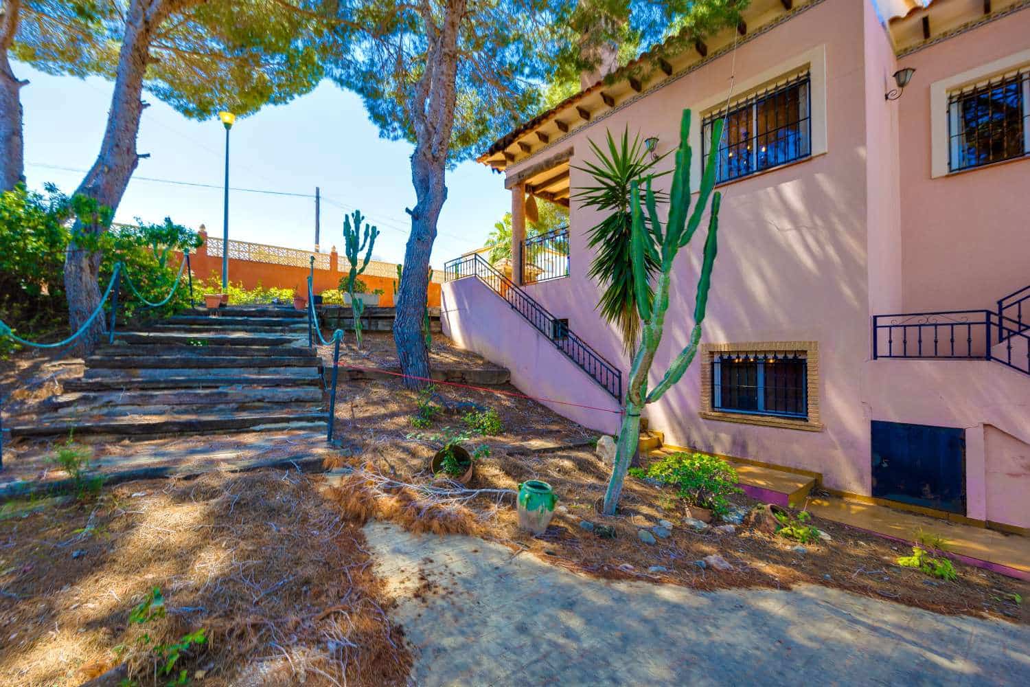 5 slaapkamer Villa te koop in San Miguel de Salinas met zwembad garage - € 495.000 (Ref: 9836129)
