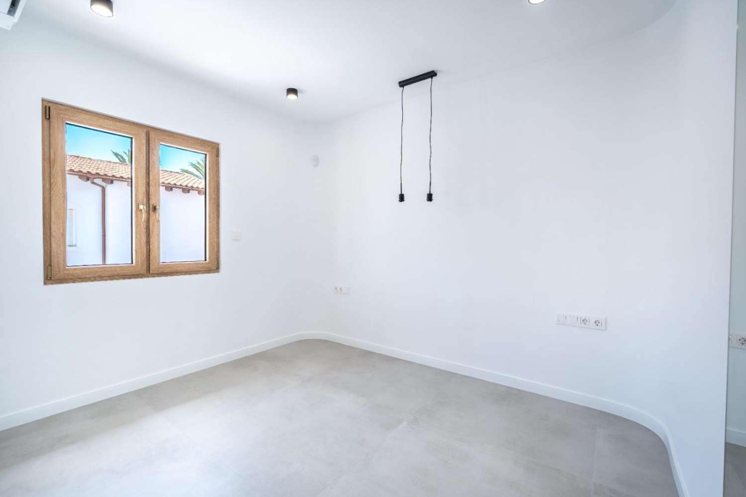 3 bedroom Villa for sale in Cabo Roig with pool - € 1,400,000 (Ref: 9839020)