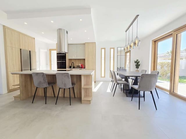 3 Zimmer Villa zu verkaufen in Cabo Roig, Orihuela mit Pool - 1.400.000 € (Ref: 9839020)