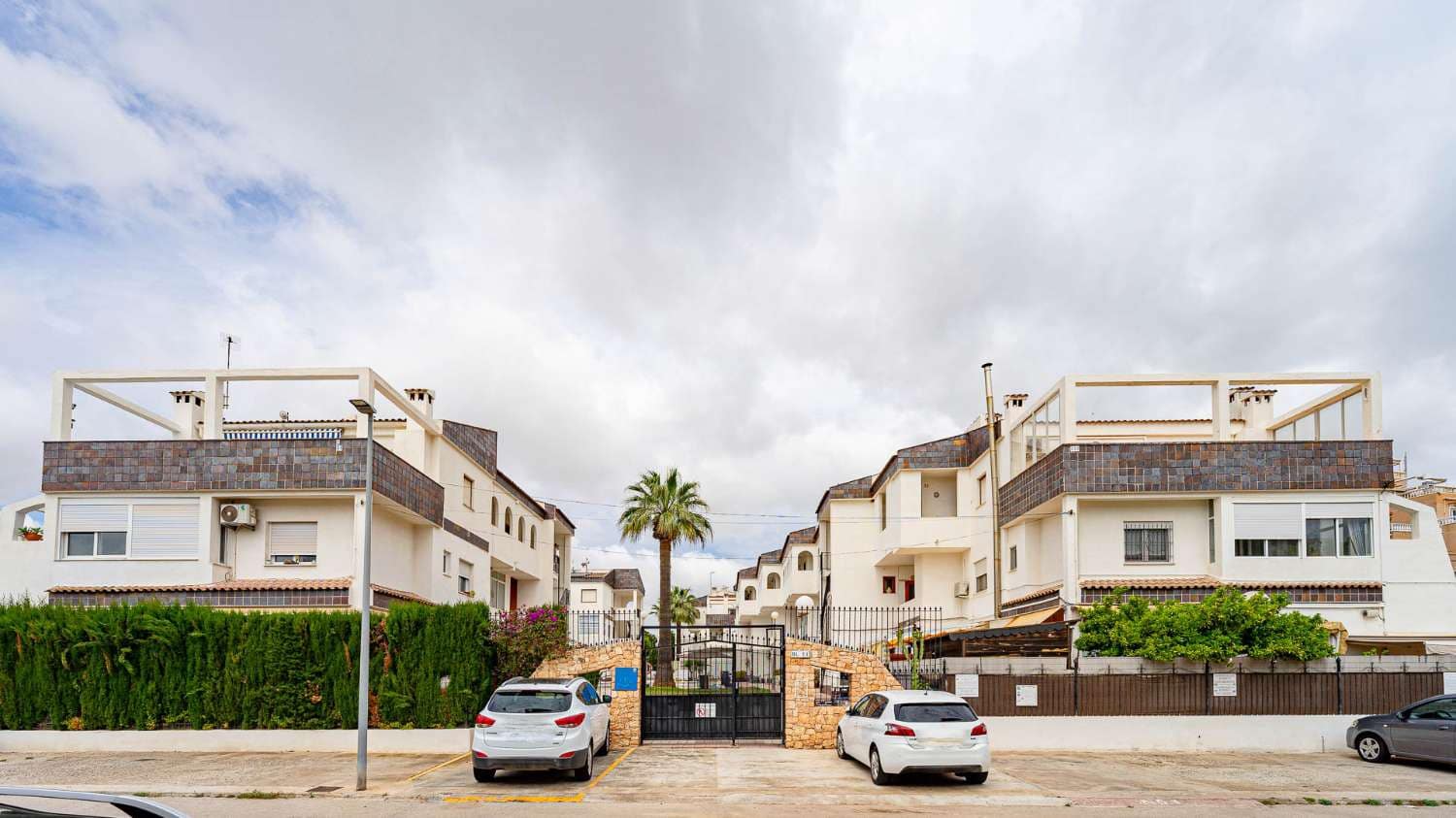 2 bedroom Apartment for sale in Punta Prima with pool - € 170,000 (Ref: 9855148)
