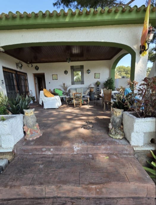 3 bedroom Villa for sale in Dehesa de Campoamor with pool - € 985,000 (Ref: 9859632)