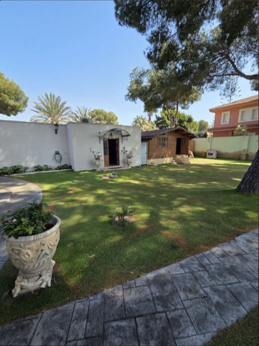 3 bedroom Villa for sale in Dehesa de Campoamor with pool - € 985,000 (Ref: 9859632)