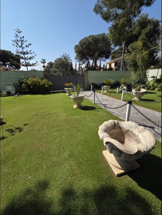 3 bedroom Villa for sale in Dehesa de Campoamor with pool - € 985,000 (Ref: 9859632)