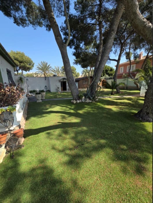 3 bedroom Villa for sale in Dehesa de Campoamor with pool - € 985,000 (Ref: 9859632)