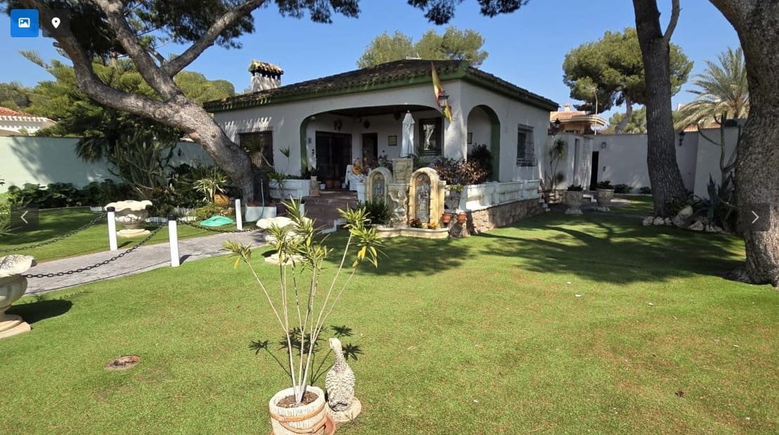 3 bedroom Villa for sale in Dehesa de Campoamor with pool - € 985,000 (Ref: 9859632)