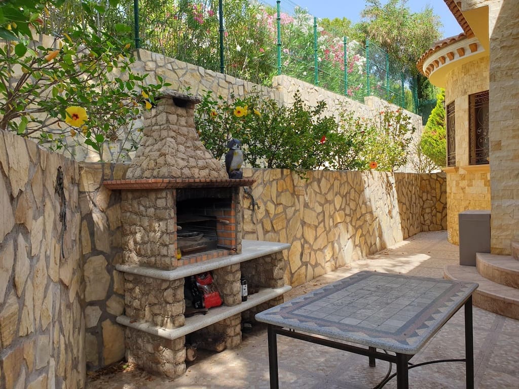 4 bedroom Villa for sale in Campoamor with pool - € 1,600,000 (Ref: 9861656)