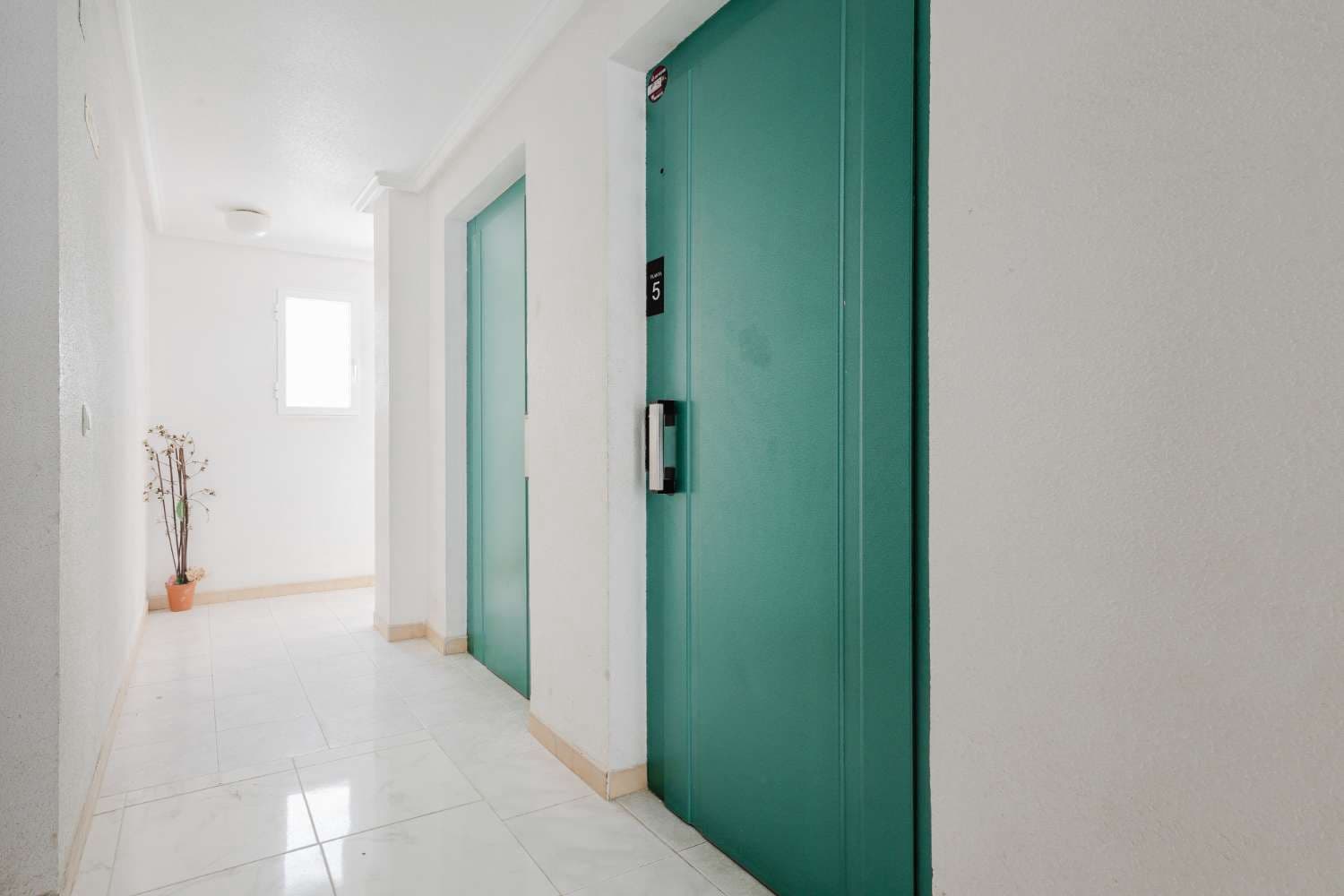 2 sovrum Lägenhet till salu i Torrevieja med pool garage - 159 990 € (Ref: 9861658)