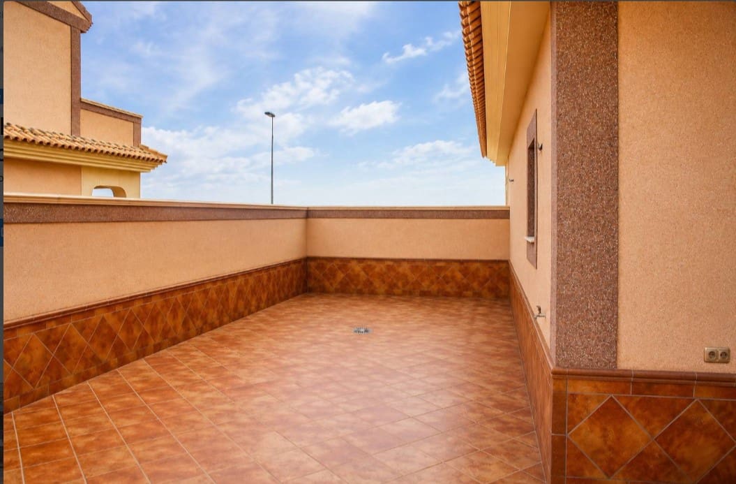 3 sypialnia Dom szeregowy na sprzedaż w Torrevieja z basenem garażem - 330 000 € (Ref: 9868378)