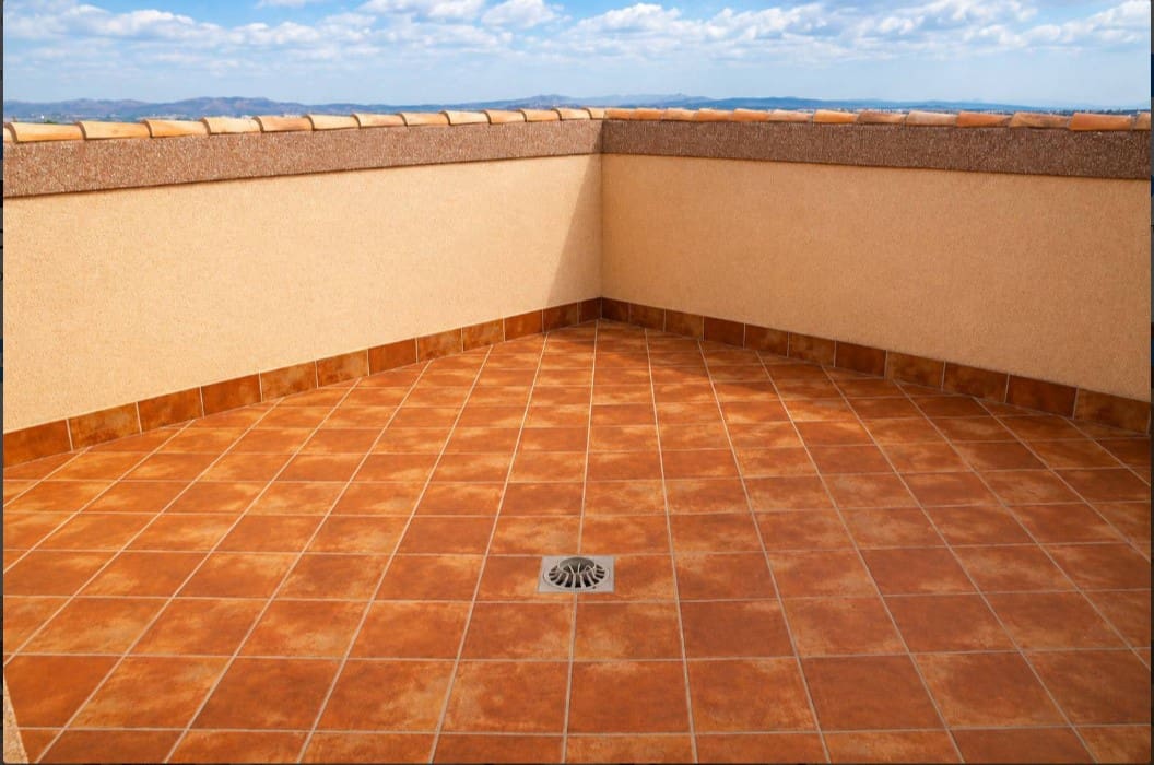 3 sypialnia Dom szeregowy na sprzedaż w Torrevieja z basenem garażem - 330 000 € (Ref: 9868378)