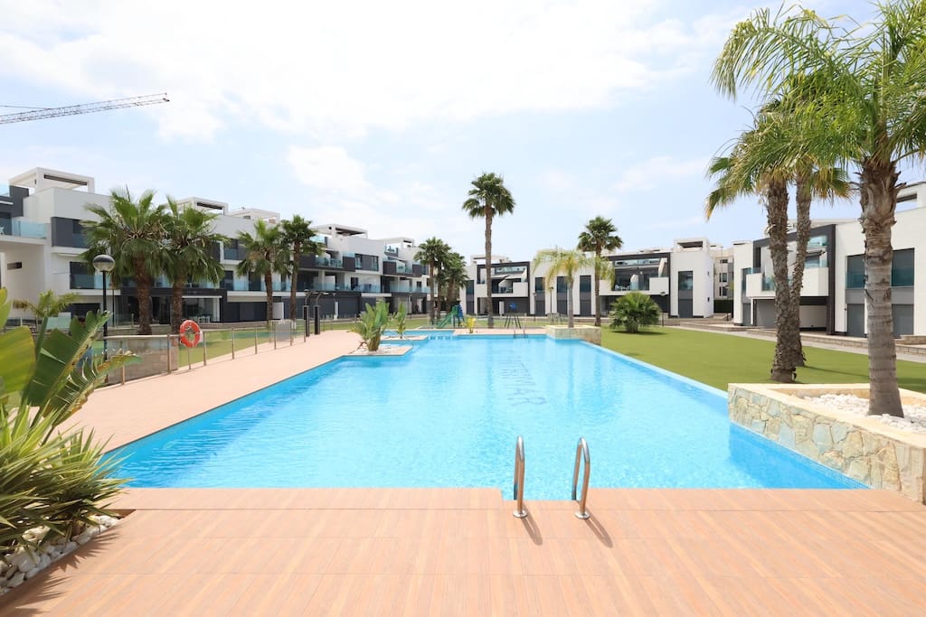 2 Zimmer Apartment zu verkaufen in El Raso mit Pool Garage - 255.000 € (Ref: 9893935)