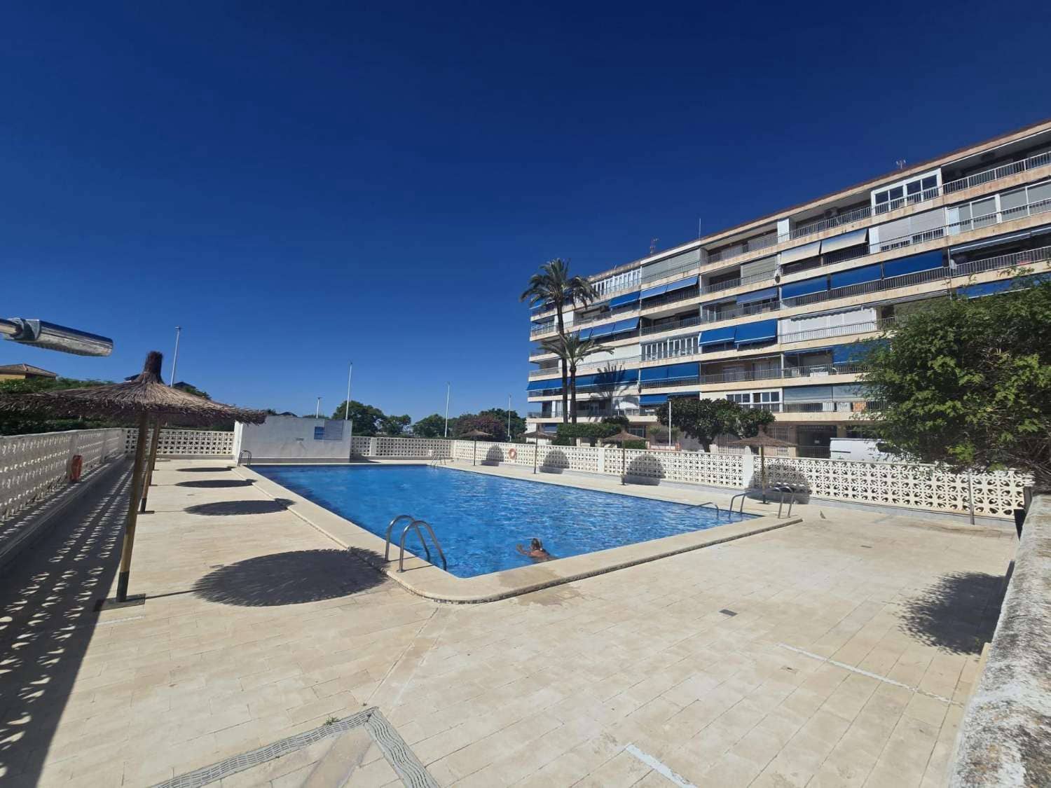 3 slaapkamer Appartement te koop in Torrevieja met zwembad garage - € 220.000 (Ref: 9896370)