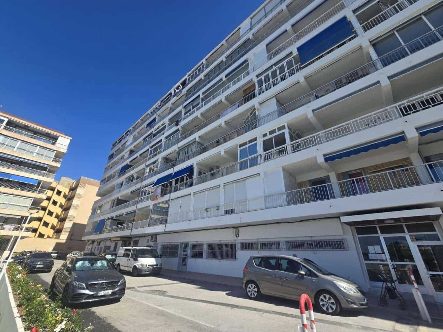 3 slaapkamer Appartement te koop in Torrevieja met zwembad garage - € 220.000 (Ref: 9896370)