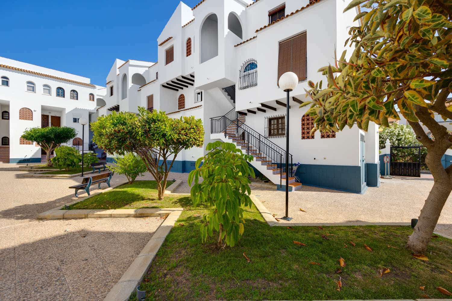 2 quarto Apartamento para venda em Torrevieja com piscina - 139 500 € (Ref: 9899217)