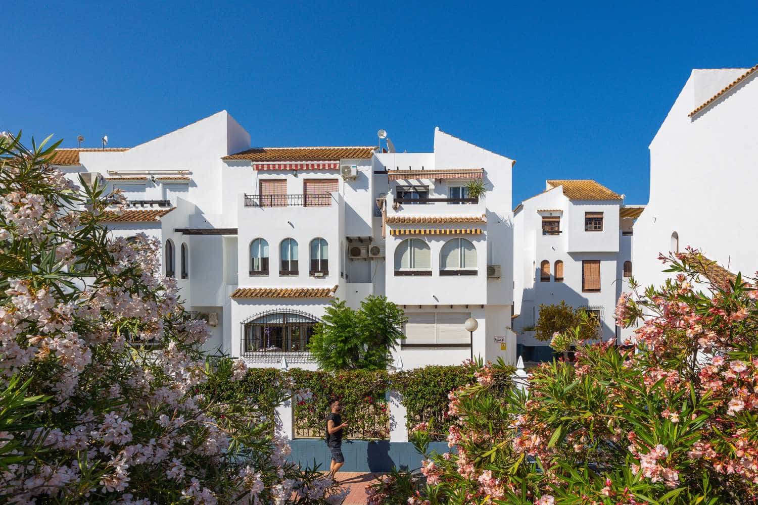 2 quarto Apartamento para venda em Torrevieja com piscina - 139 500 € (Ref: 9899217)