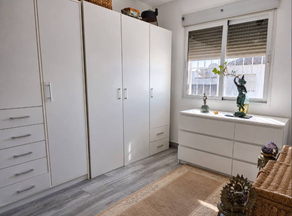Piso de 3 habitaciones en Torrevieja en venta con piscina - 249.000 € (Ref: 9903982)