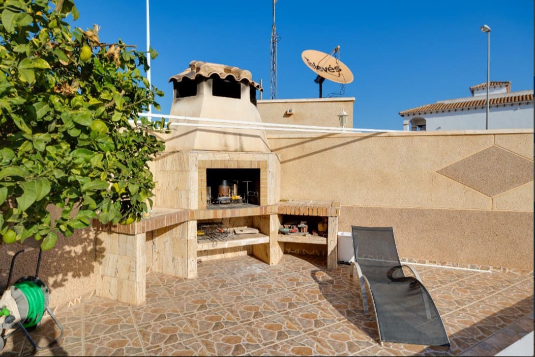 Bungalow de 3 habitaciones en Orihuela Costa en venta con piscina garaje - 339.000 € (Ref: 9903983)