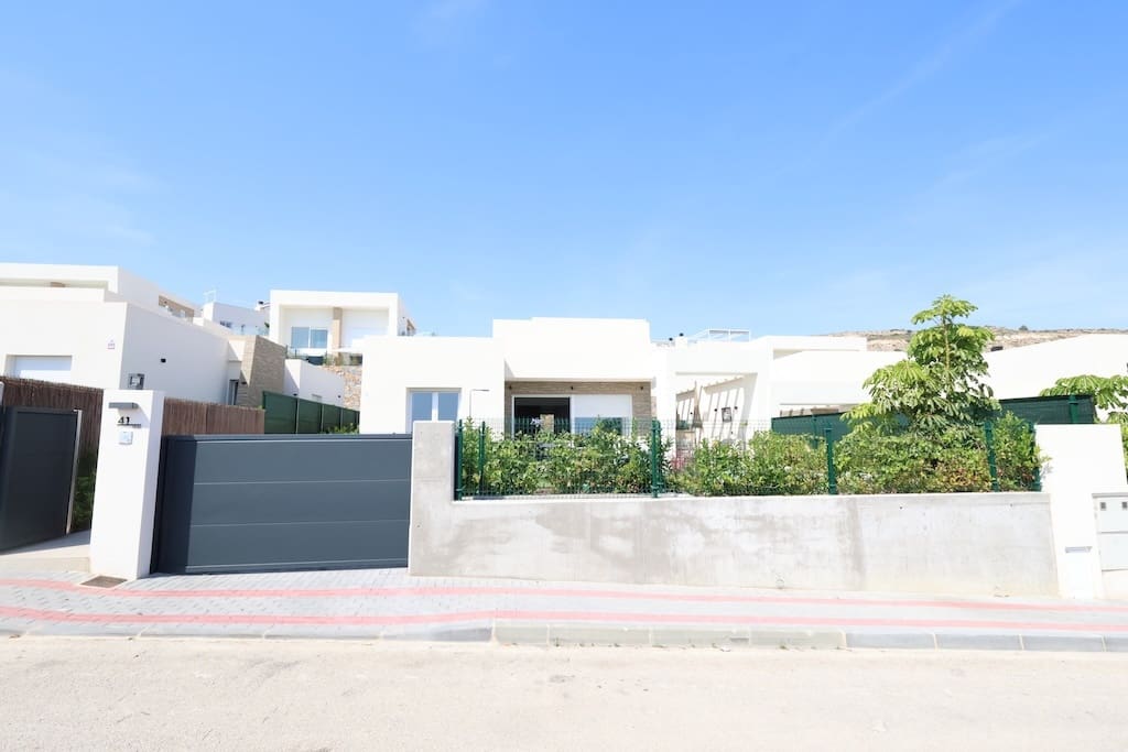 3 bedroom Villa for sale in Algorfa with pool - € 549,000 (Ref: 9903984)