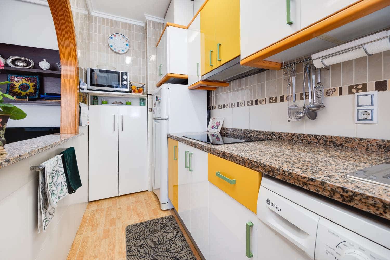 2 bedroom Apartment for sale in Torrevieja - € 139,990 (Ref: 9910362)