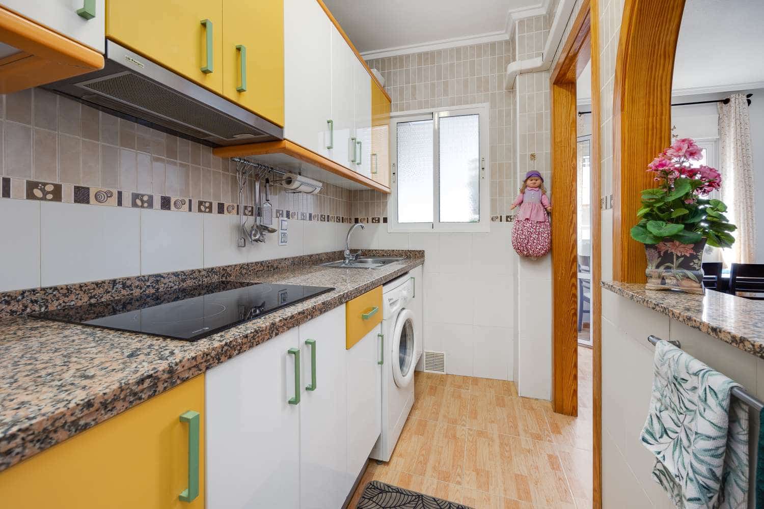 2 bedroom Apartment for sale in Torrevieja - € 139,990 (Ref: 9910362)