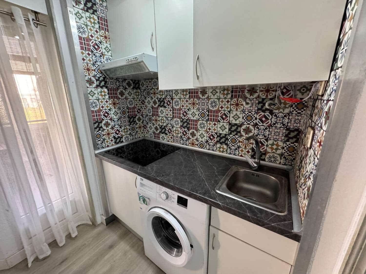 Studio à vendre à Torrevieja avec piscine - 99 500 € (Ref: 9910363)