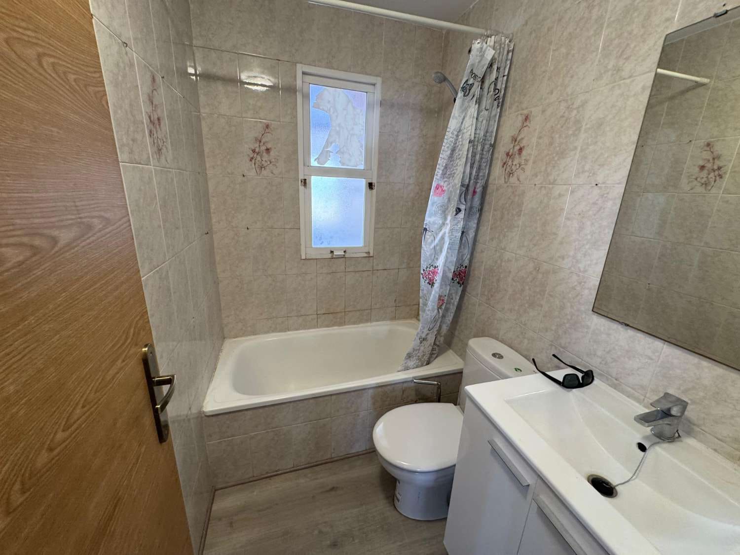 Studio à vendre à Torrevieja avec piscine - 99 500 € (Ref: 9910363)