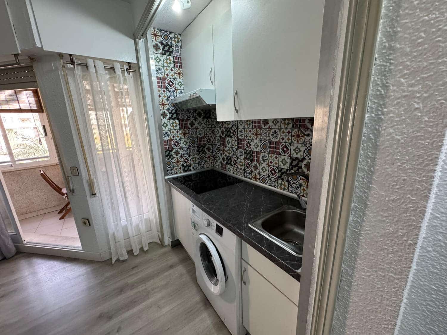 Studio à vendre à Torrevieja avec piscine - 99 500 € (Ref: 9910363)