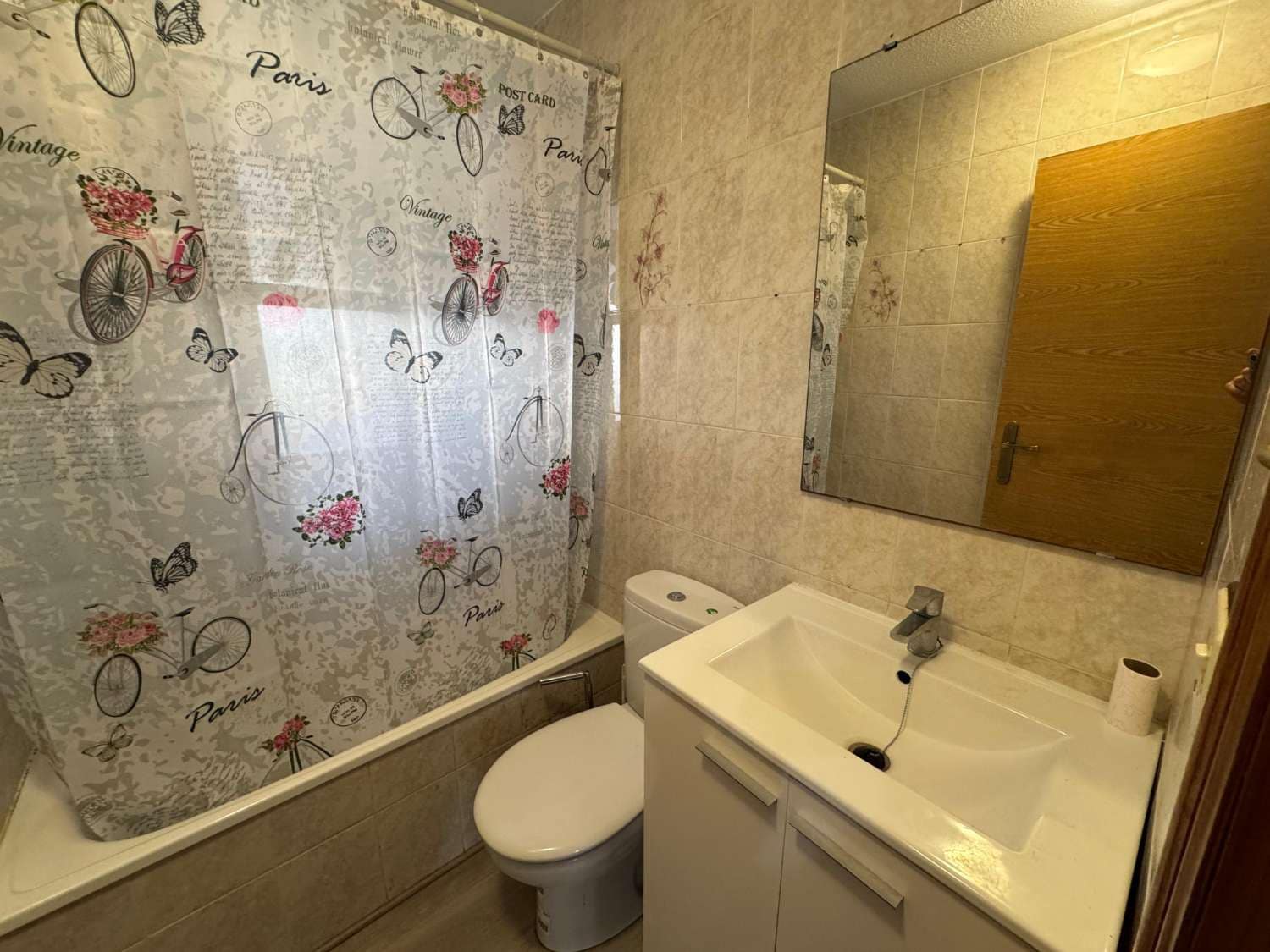 Studio à vendre à Torrevieja avec piscine - 99 500 € (Ref: 9910363)
