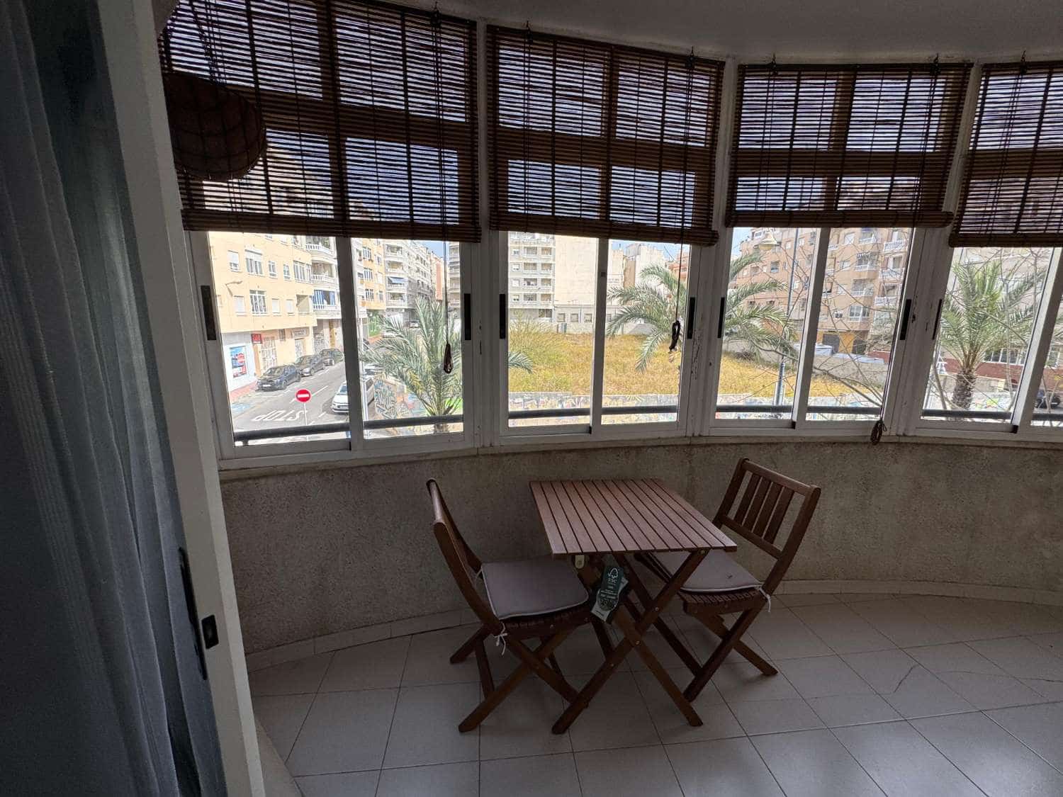 Studio à vendre à Torrevieja avec piscine - 99 500 € (Ref: 9910363)