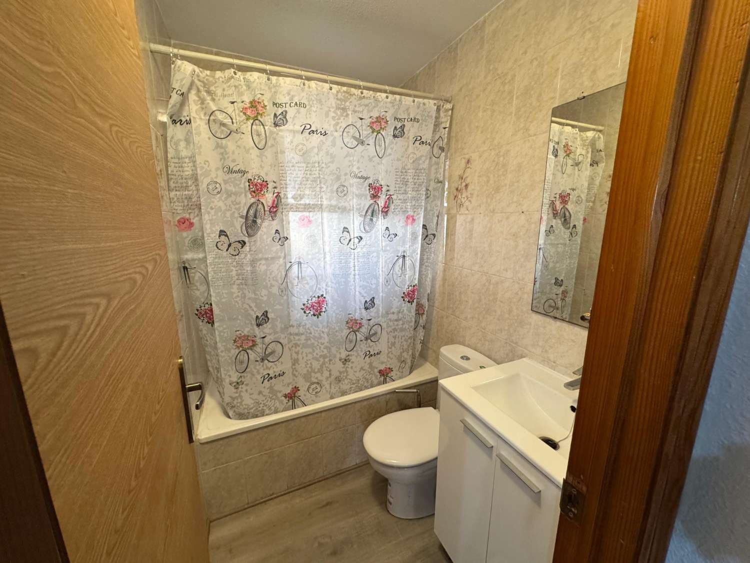 Studio à vendre à Torrevieja avec piscine - 99 500 € (Ref: 9910363)