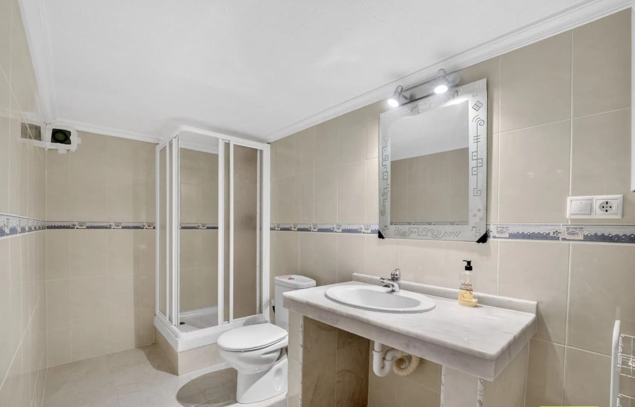 4 sypialnia Bungalow na sprzedaż w Torrevieja z basenem - 329 000 € (Ref: 9912708)