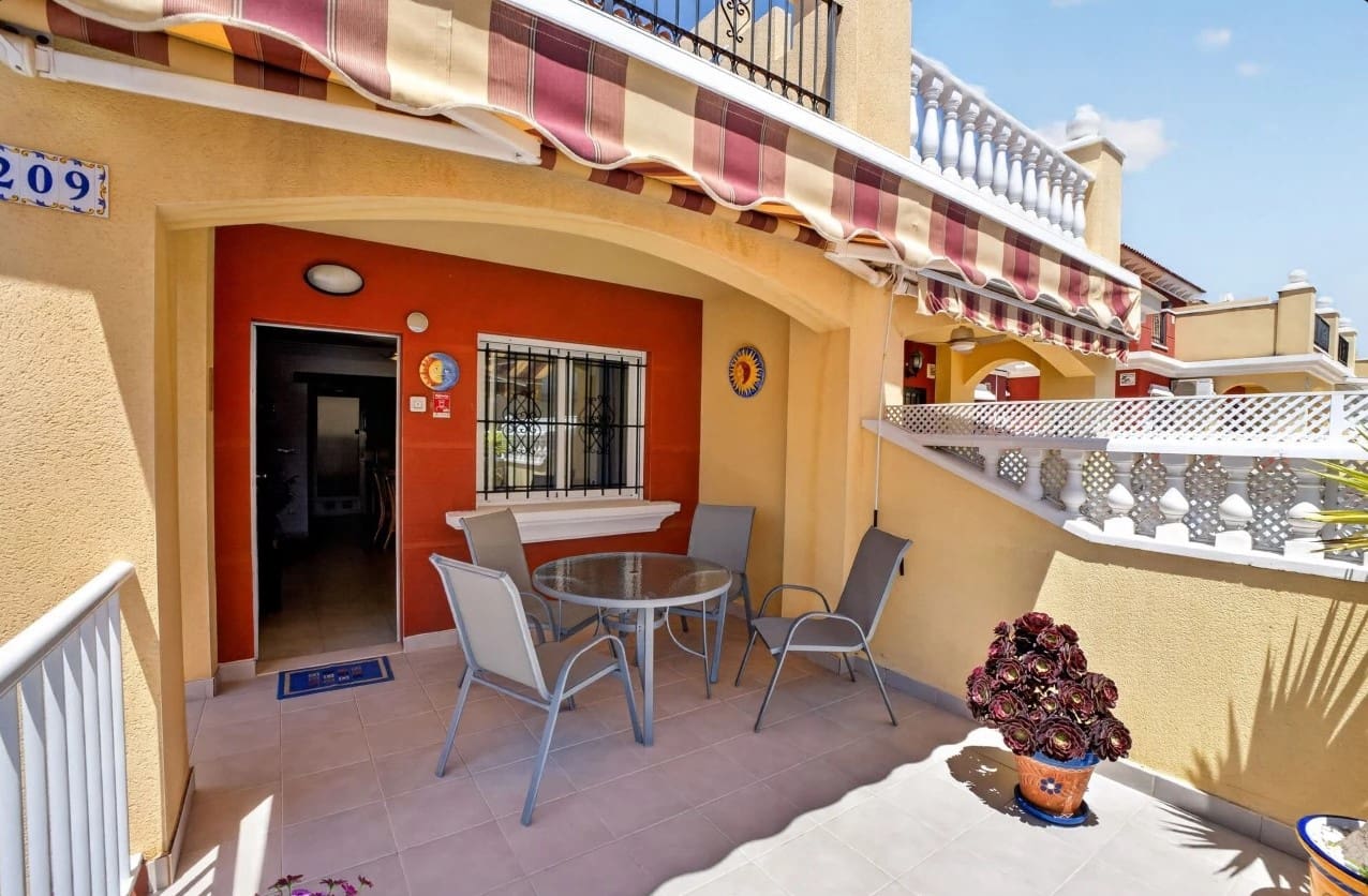 4 sypialnia Bungalow na sprzedaż w Torrevieja z basenem - 329 000 € (Ref: 9912708)