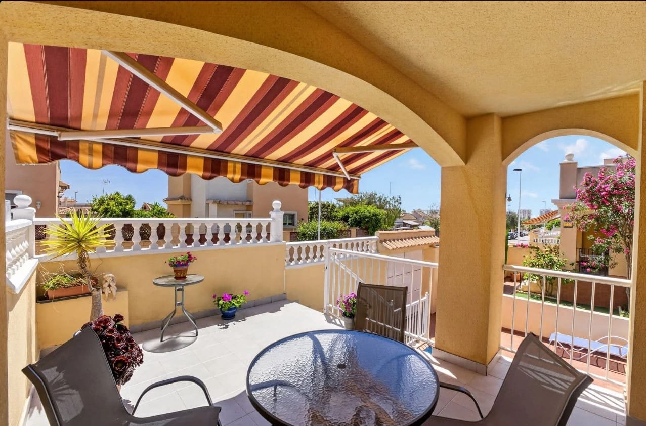 4 sypialnia Bungalow na sprzedaż w Torrevieja z basenem - 329 000 € (Ref: 9912708)