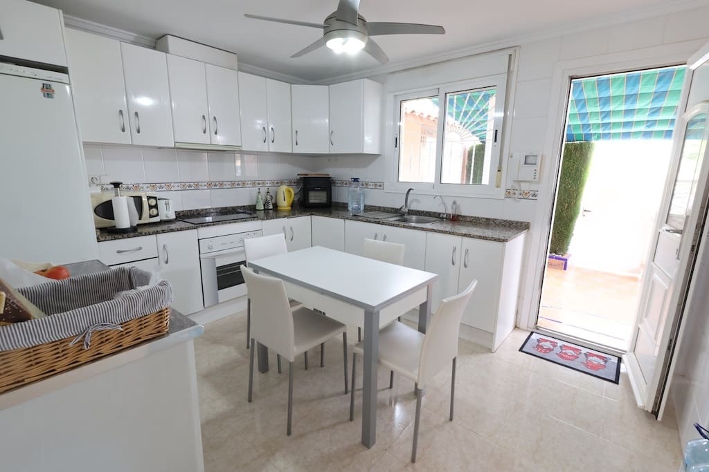 5 sypialnia Bungalow na sprzedaż w Ciudad Quesada z basenem - 340 000 € (Ref: 9912710)
