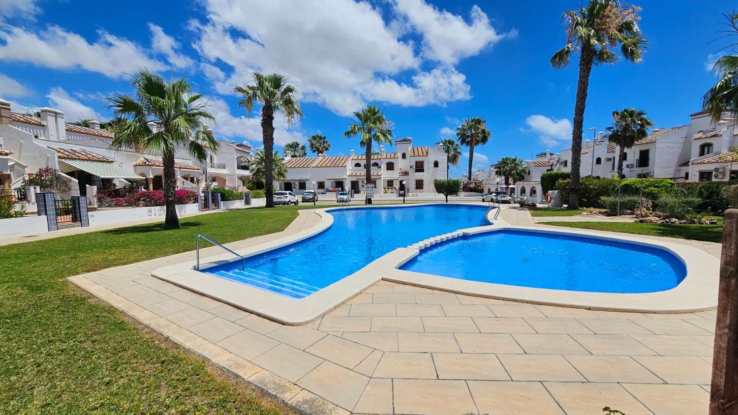 2 soverom Bungalow til salgs i Orihuela Costa med svømmebasseng - € 239 000 (Ref: 9920040)
