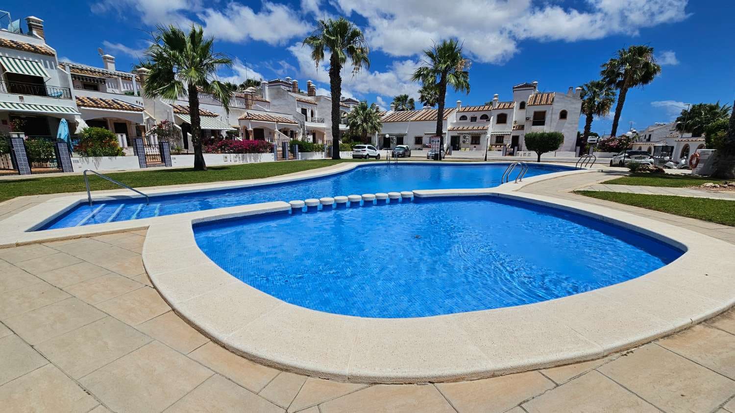 2 soverom Bungalow til salgs i Orihuela Costa med svømmebasseng - € 239 000 (Ref: 9920040)