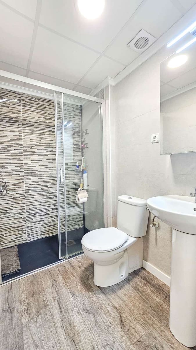 Apartamento de 2 habitaciones en Torrevieja en venta - 165.000 € (Ref: 9921859)