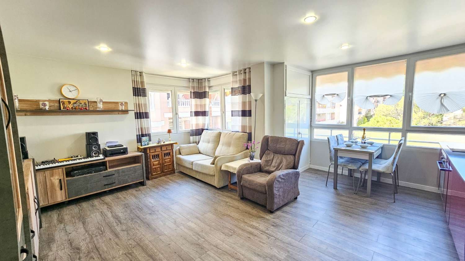 Apartamento de 2 habitaciones en Torrevieja en venta - 165.000 € (Ref: 9921859)