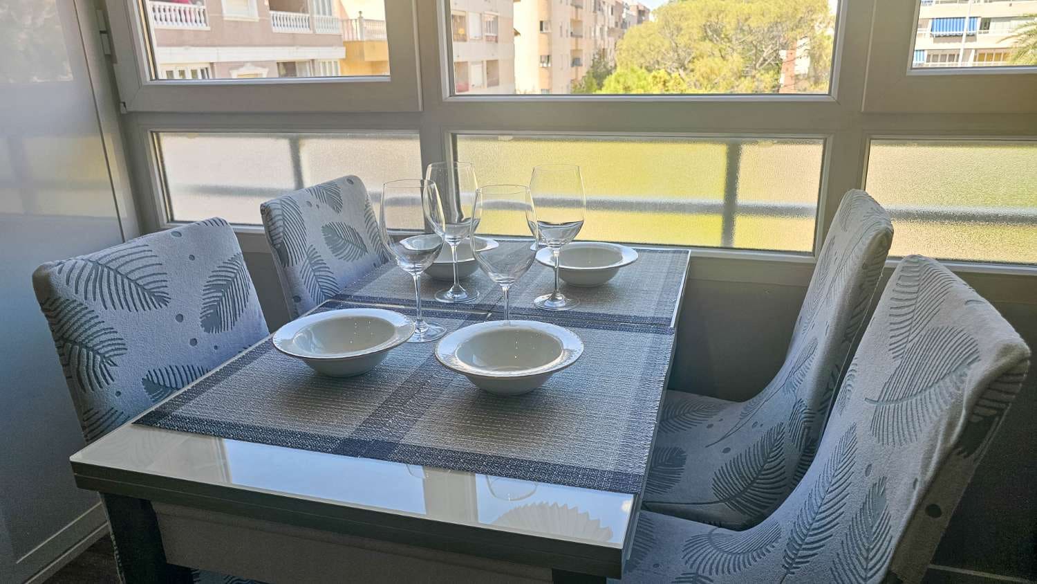Apartamento de 2 habitaciones en Torrevieja en venta - 165.000 € (Ref: 9921859)