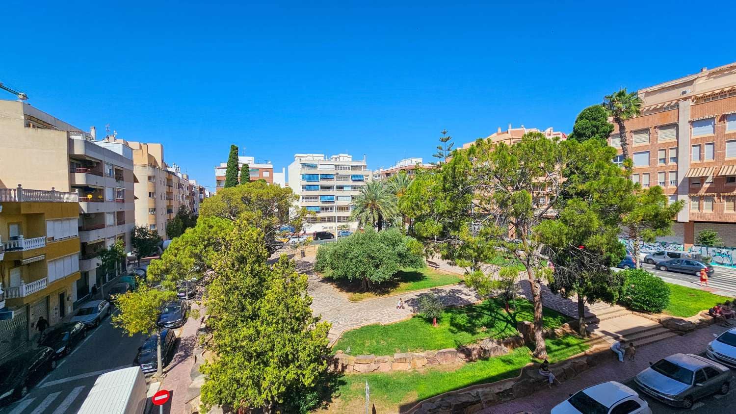 Apartamento de 2 habitaciones en Torrevieja en venta - 165.000 € (Ref: 9921859)