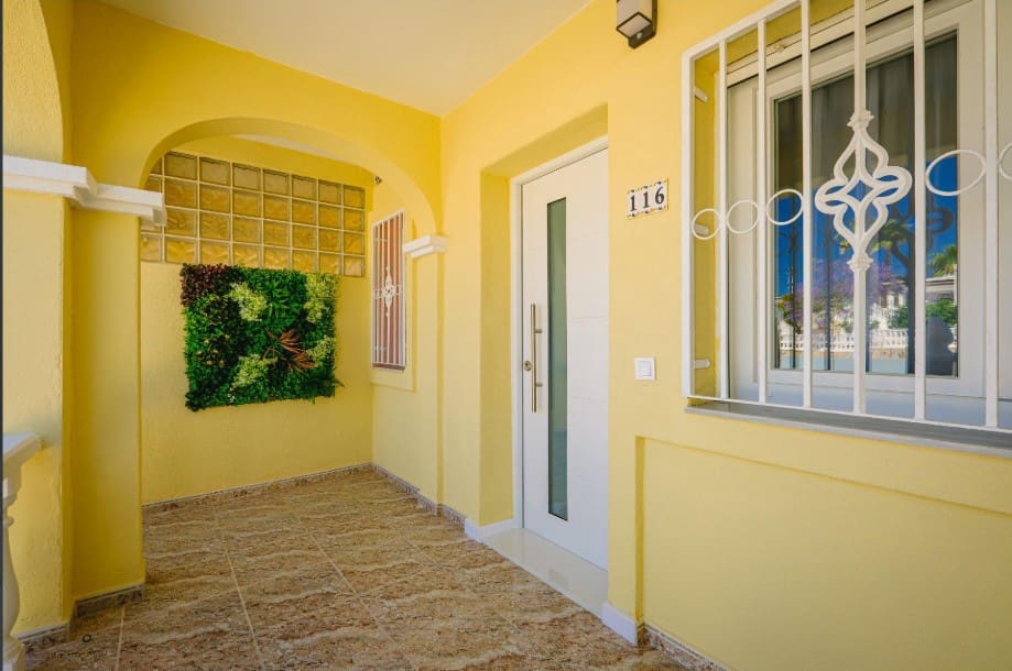3 bedroom Bungalow for sale in Filipinas with pool - € 239,900 (Ref: 9921860)