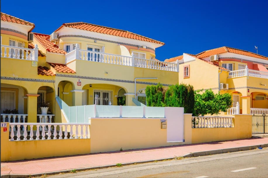 3 bedroom Bungalow for sale in Filipinas with pool - € 239,900 (Ref: 9921860)