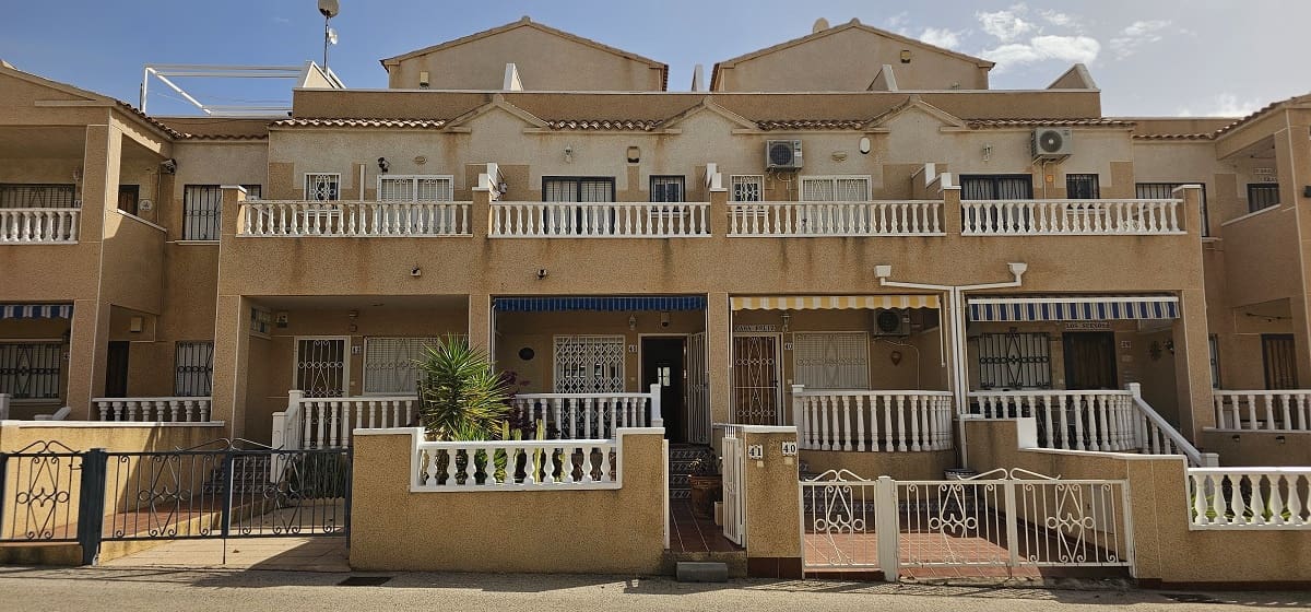 2 makuuhuone Asunto myytävänä paikassa Orihuela Costa mukana uima-altaan - 210 000 € (Ref: 9933694)