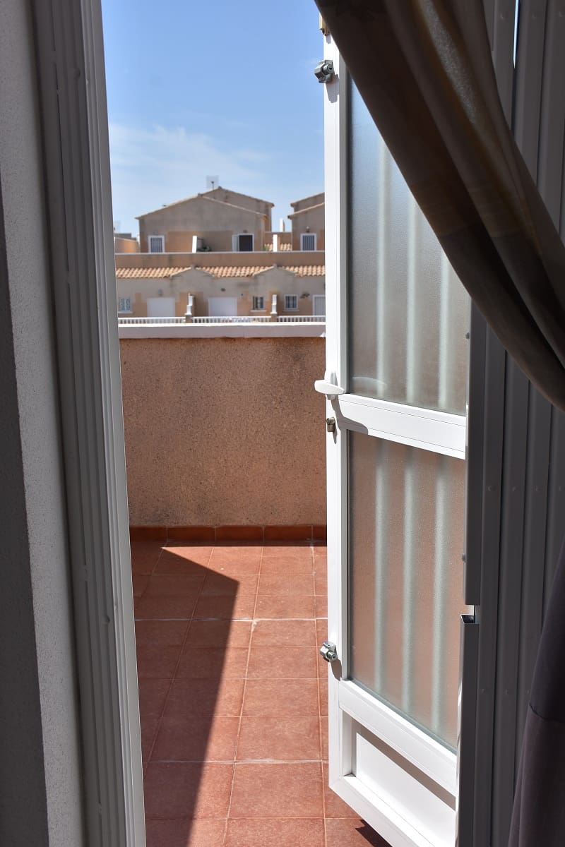 2 makuuhuone Asunto myytävänä paikassa Orihuela Costa mukana uima-altaan - 210 000 € (Ref: 9933694)