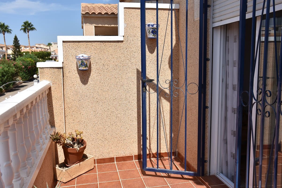 2 makuuhuone Asunto myytävänä paikassa Orihuela Costa mukana uima-altaan - 210 000 € (Ref: 9933694)