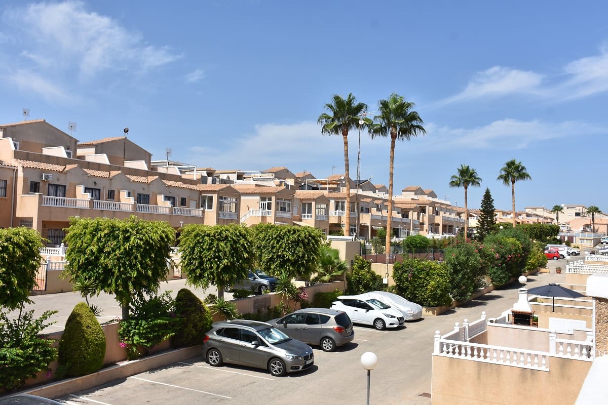 2 makuuhuone Asunto myytävänä paikassa Orihuela Costa mukana uima-altaan - 210 000 € (Ref: 9933694)