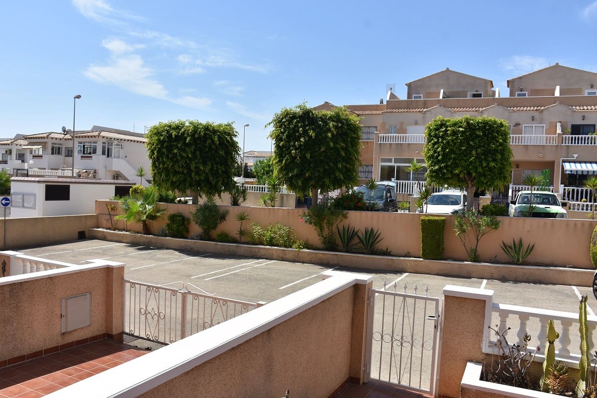 2 makuuhuone Asunto myytävänä paikassa Orihuela Costa mukana uima-altaan - 210 000 € (Ref: 9933694)