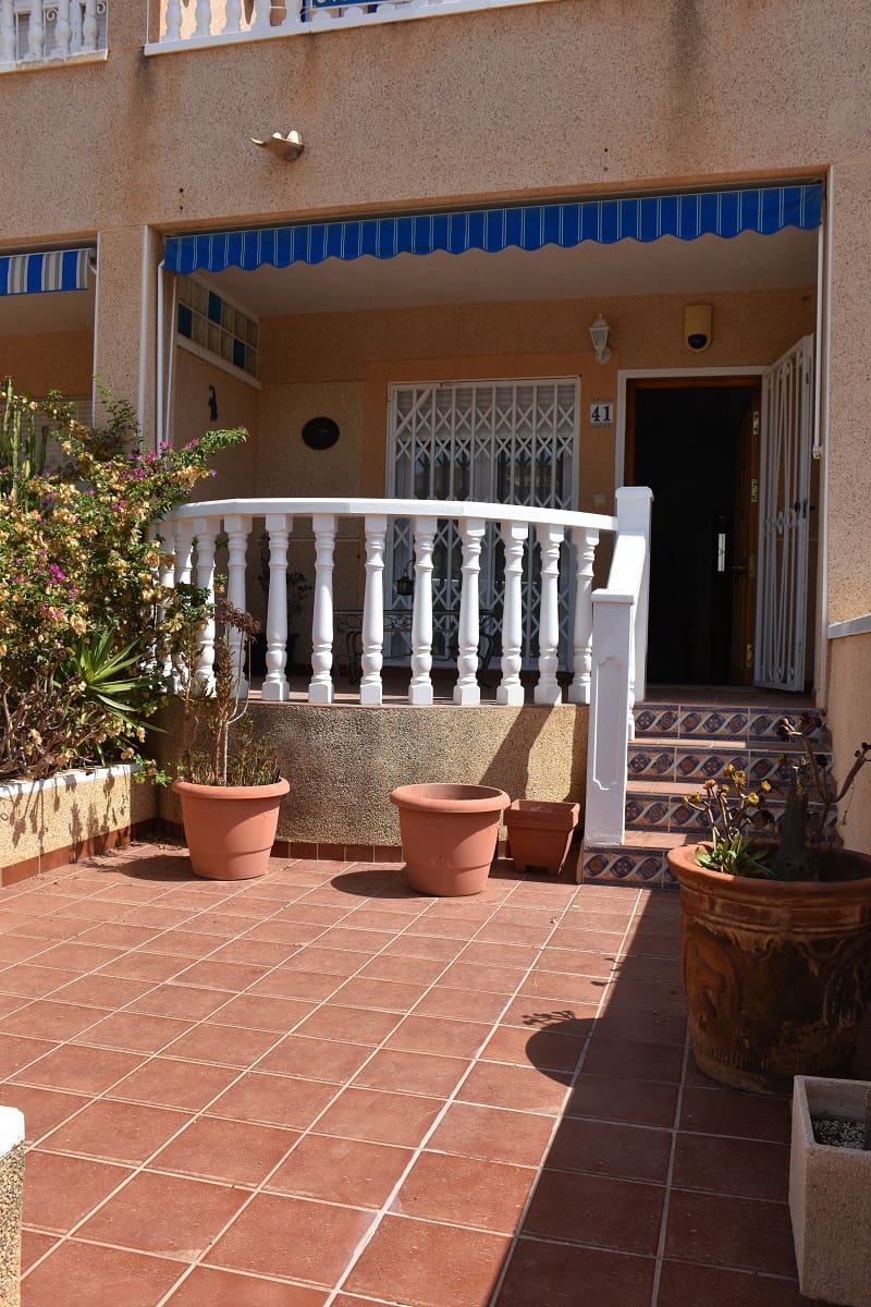 2 makuuhuone Asunto myytävänä paikassa Orihuela Costa mukana uima-altaan - 210 000 € (Ref: 9933694)