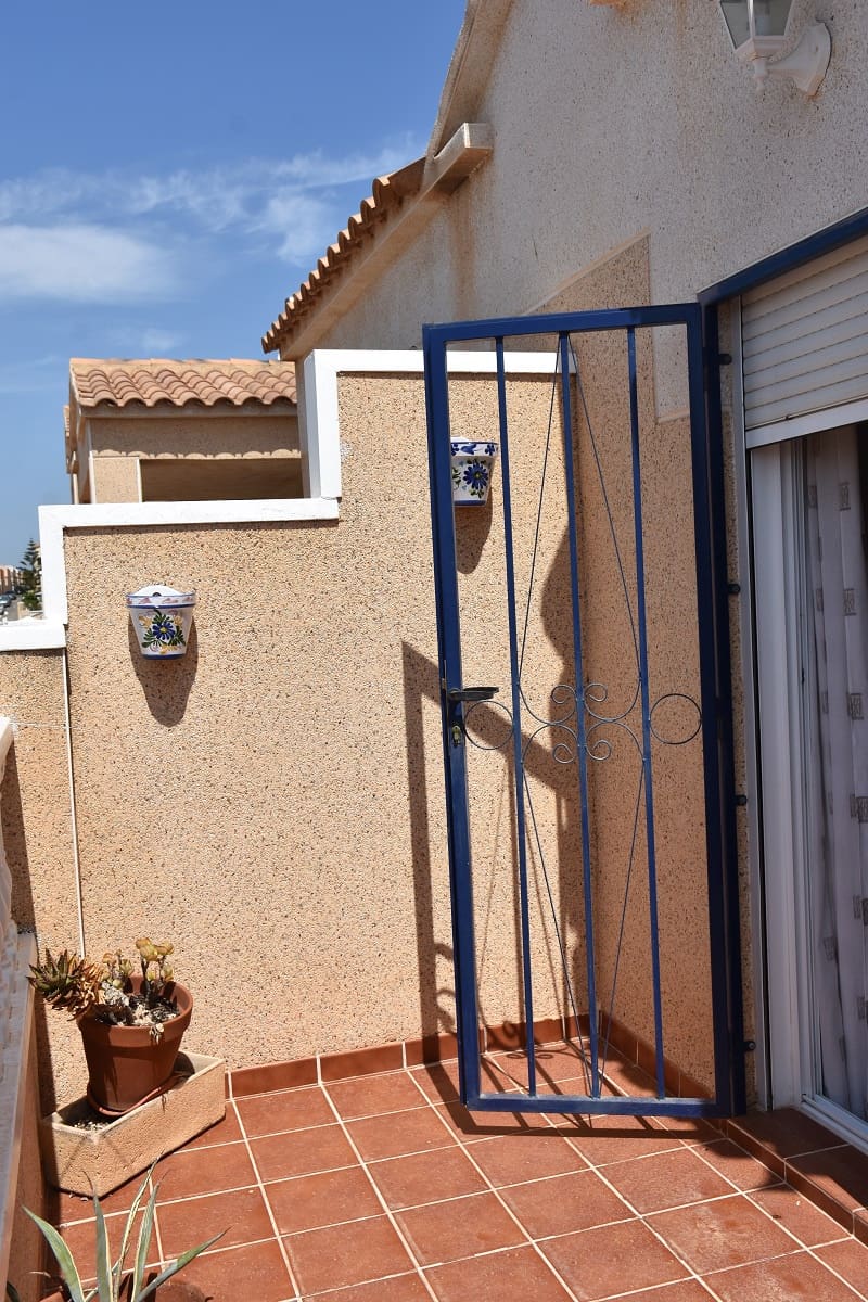 2 makuuhuone Asunto myytävänä paikassa Orihuela Costa mukana uima-altaan - 210 000 € (Ref: 9933694)