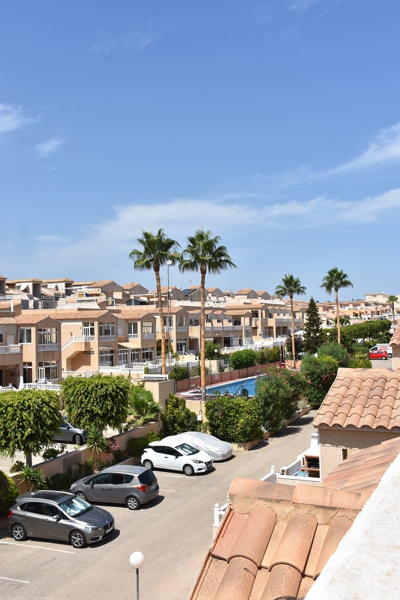 2 makuuhuone Asunto myytävänä paikassa Orihuela Costa mukana uima-altaan - 210 000 € (Ref: 9933694)