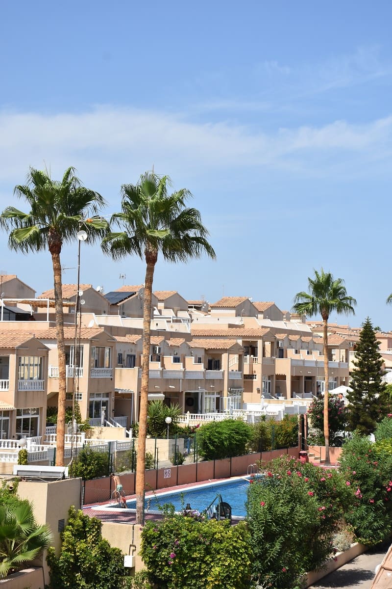 2 makuuhuone Asunto myytävänä paikassa Orihuela Costa mukana uima-altaan - 210 000 € (Ref: 9933694)